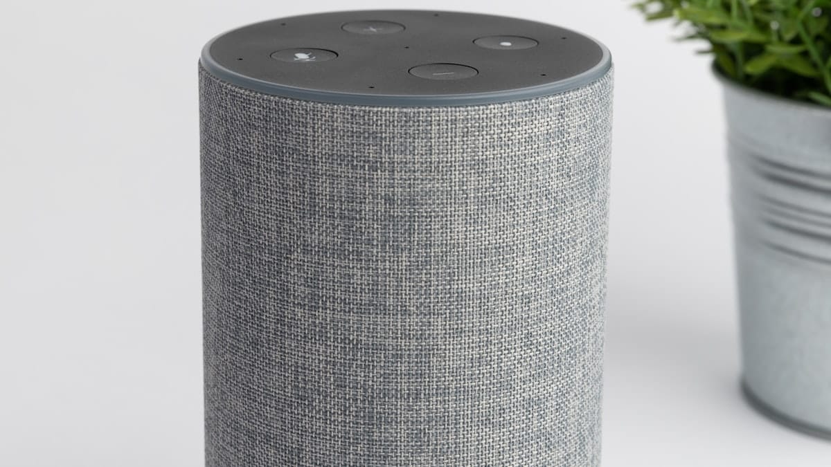 Assistentes Virtuais em Casa: Alexa vs Google Home, Comparativo Completo e Qual Escolher para Automação
