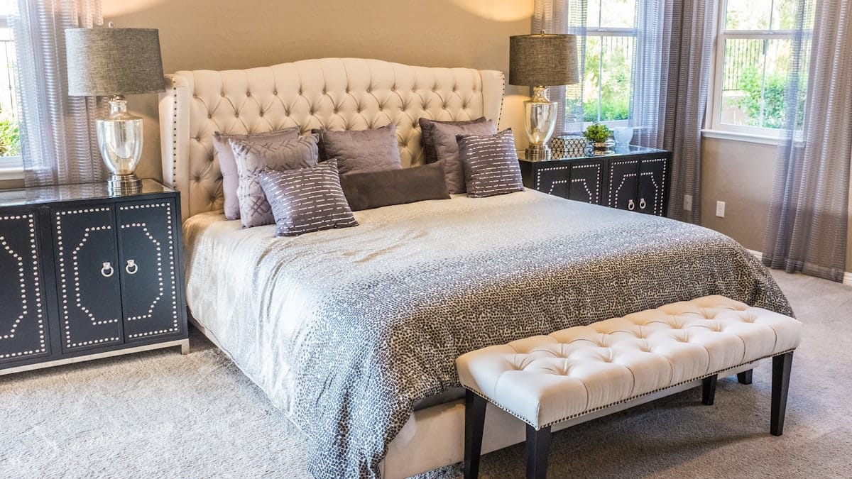 Quarto de Casal Pequeno: Como Decorar, Otimizar Espaço e Criar uma Atmosfera Romântica e Funcional