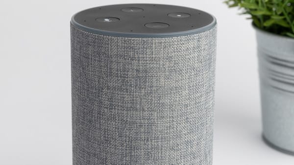 Assistentes Virtuais em Casa: Alexa vs Google Home, Comparativo Completo e Qual Escolher para Automação