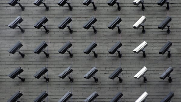 Câmeras de Segurança Wi-Fi Residencial: Como Instalar, Monitorar pelo Celular e Proteger Sua Casa