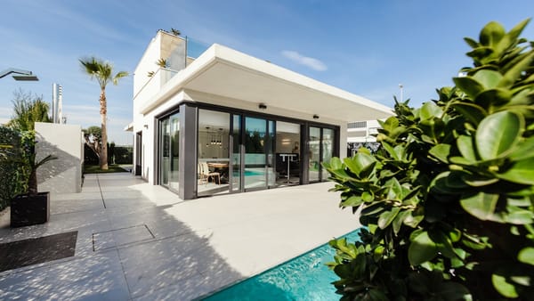 Decoração de Varanda Gourmet Compacta: Móveis Inteligentes, Churrasqueiras e Paisagismo em Espaços Pequenos